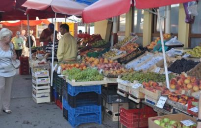 Produsele vândute la piață ar putea fi etichetate ca în supermarket